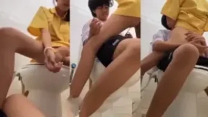 นักเรียนเลสเบี้ยน ไปแจ๊ะหีกันในห้องน้ำ