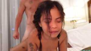 หนังโป๊ไทย TuktukPatrol ฝรั่งนัดสาวไทยไปเย็ดที่ห้องจับอมควยแล้วเย็ดหีจับซอยหีแล้วกระเด้าหีท่าหมาจับเย็ดหีไม่หยุดจนน้ำแตกกระจายเด็ดๆ