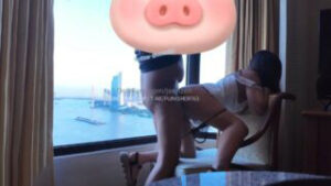 คลิปหลุดโอลี่แฟน jeenzen น้องส้มสาวสวยนมโตมาเที่ยวโรงแรมโดนแฟนหนุ่มเงี่ยนจัดเลยจับอมควย