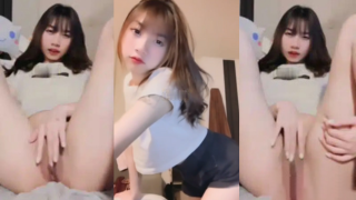 สาวตัวเล็ก ตั้งกล้อง โชว์เปิดหัวนม เบียโชว์เสียวๆ